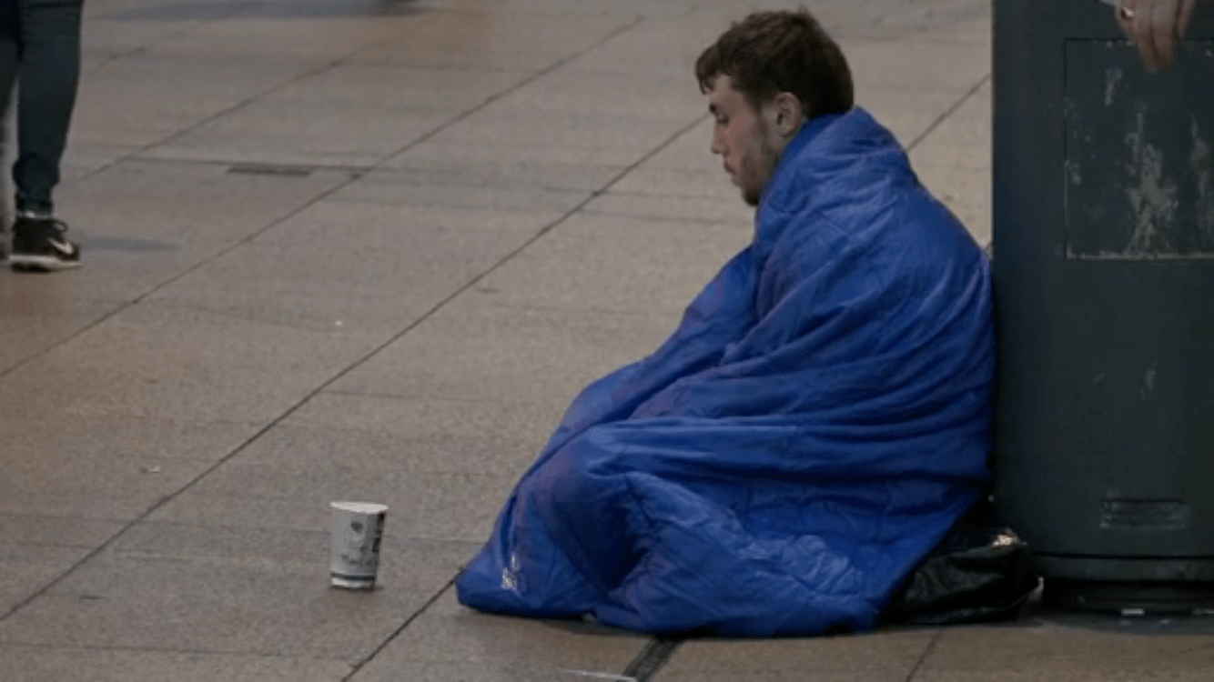 Under en viss inkomstnivå spelar pengar en avgörande roll för det dagliga välbefinnandet. Det behöver man inte vara Nobelpristagare för att förstå...